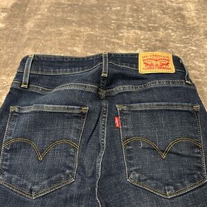 Women’s Levi Skinny Jeans 27L